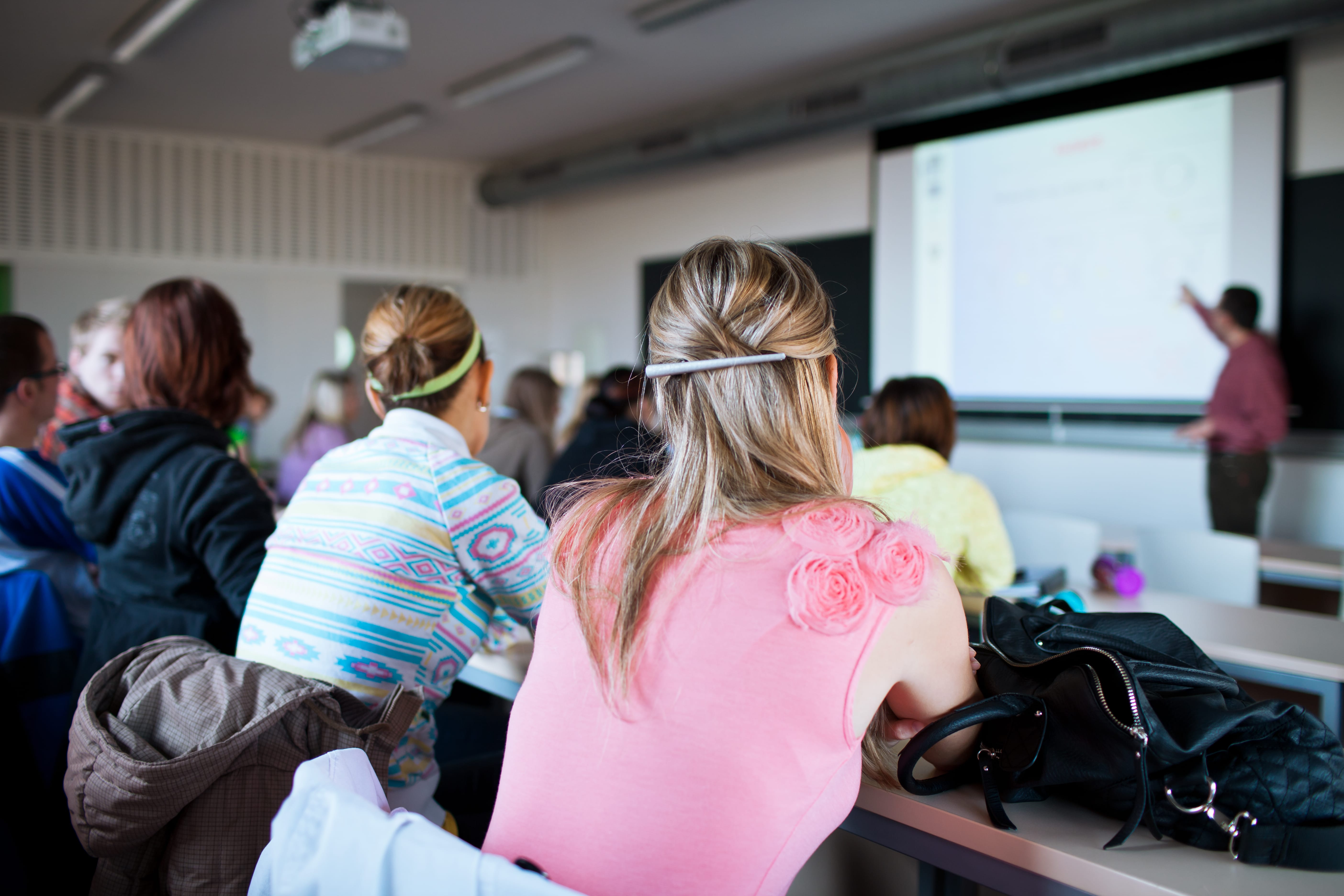 LARGE CLASSROOM - News